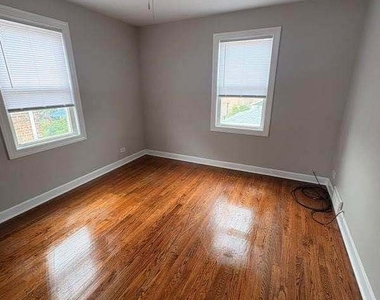 8440 S Winchester Avenue - Photo Thumbnail 8