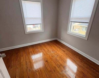 8440 S Winchester Avenue - Photo Thumbnail 10