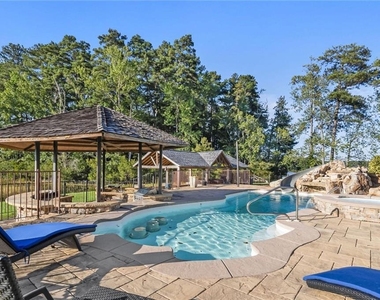 2910 Emerald Drive - Photo Thumbnail 44
