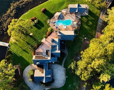 2910 Emerald Drive - Photo Thumbnail 47
