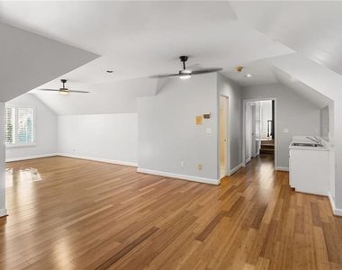 2910 Emerald Drive - Photo Thumbnail 24