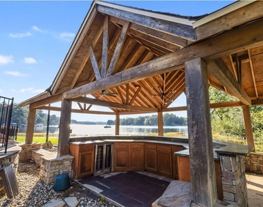 2910 Emerald Drive - Photo Thumbnail 45