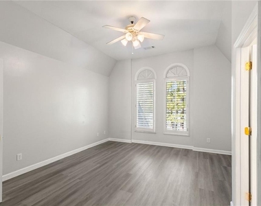2910 Emerald Drive - Photo Thumbnail 35
