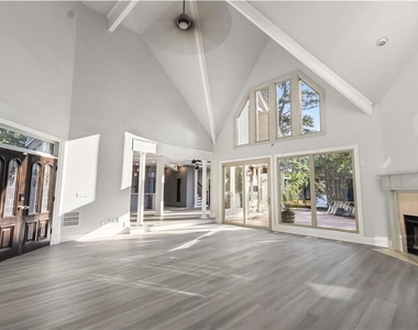 2910 Emerald Drive - Photo Thumbnail 4
