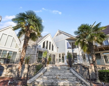 2910 Emerald Drive - Photo Thumbnail 40