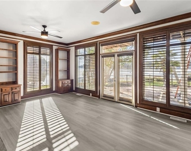 2910 Emerald Drive - Photo Thumbnail 20
