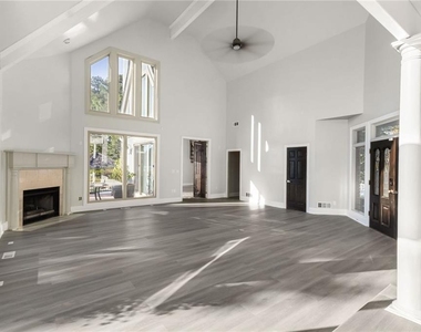 2910 Emerald Drive - Photo Thumbnail 6