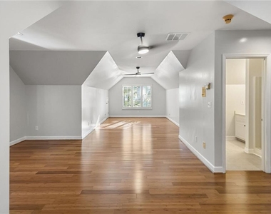 2910 Emerald Drive - Photo Thumbnail 22
