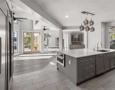 2910 Emerald Drive - Photo Thumbnail 9