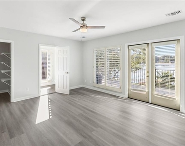 2910 Emerald Drive - Photo Thumbnail 27
