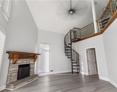 2910 Emerald Drive - Photo Thumbnail 12