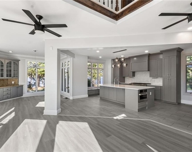 2910 Emerald Drive - Photo Thumbnail 3