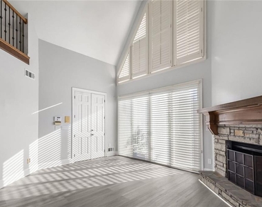 2910 Emerald Drive - Photo Thumbnail 11