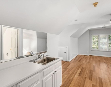 2910 Emerald Drive - Photo Thumbnail 23