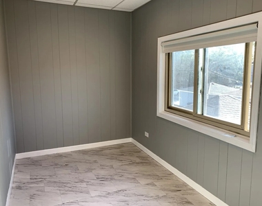 3708 N Whipple Street - Photo Thumbnail 8