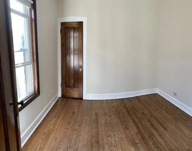 3708 N Whipple Street - Photo Thumbnail 5