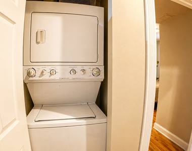 4823 N Sawyer Avenue - Photo Thumbnail 8