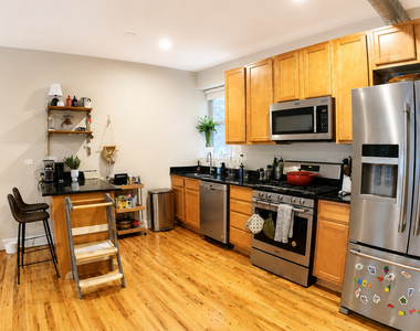 4823 N Sawyer Avenue - Photo Thumbnail 6