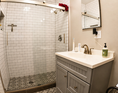 4823 N Sawyer Avenue - Photo Thumbnail 11