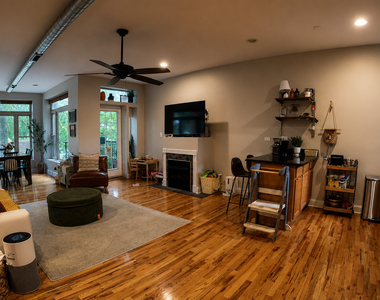 4823 N Sawyer Avenue - Photo Thumbnail 3