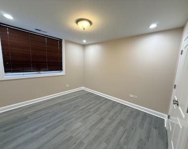 2513 W Congress Parkway - Photo Thumbnail 9