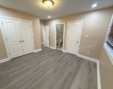 2513 W Congress Parkway - Photo Thumbnail 8