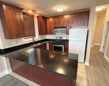 2513 W Congress Parkway - Photo Thumbnail 4