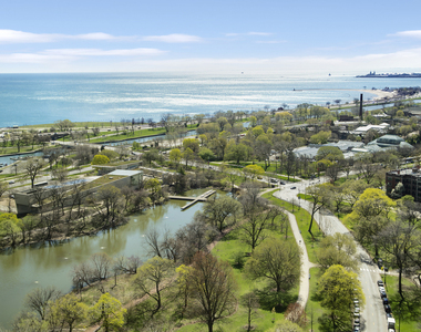 2500 N Lakeview Avenue - Photo Thumbnail 2