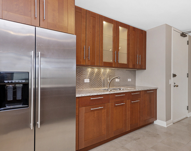 2500 N Lakeview Avenue - Photo Thumbnail 11