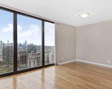 2500 N Lakeview Avenue - Photo Thumbnail 10