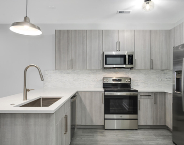 825 E 61st Street - Photo Thumbnail 4