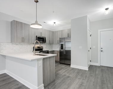825 E 61st Street - Photo Thumbnail 3