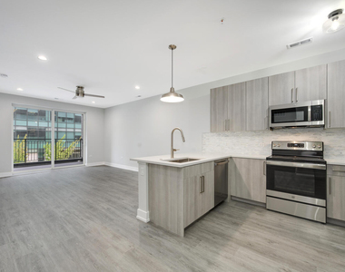 825 E 61st Street - Photo Thumbnail 1