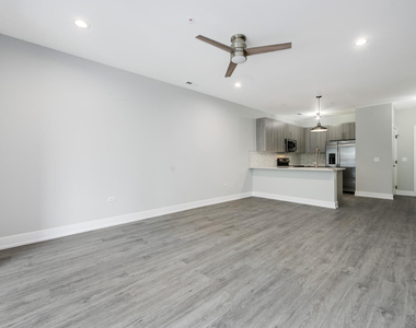 825 E 61st Street - Photo Thumbnail 7