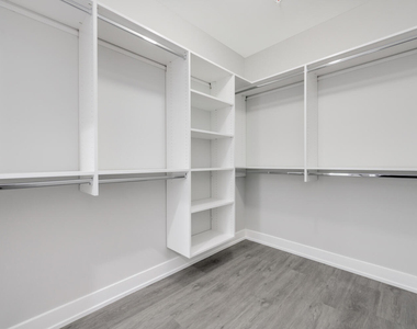825 E 61st Street - Photo Thumbnail 10