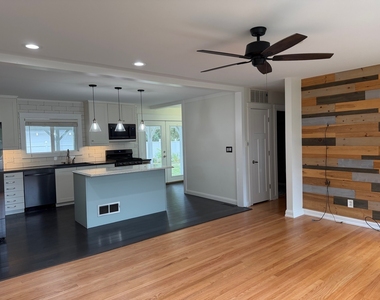 303 Lee Court - Photo Thumbnail 4