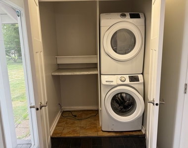 303 Lee Court - Photo Thumbnail 12
