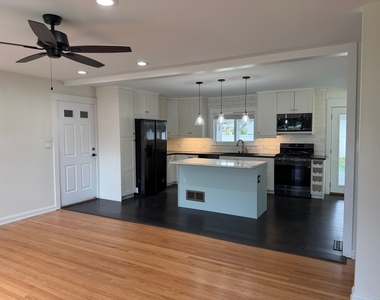 303 Lee Court - Photo Thumbnail 3