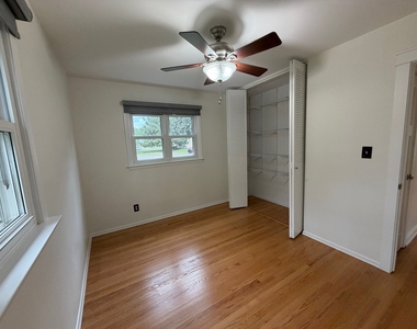 303 Lee Court - Photo Thumbnail 10