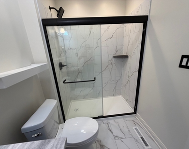 303 Lee Court - Photo Thumbnail 8