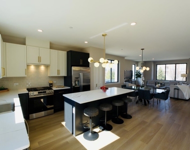 172 Pointe Drive - Photo Thumbnail 2