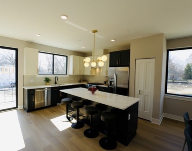 172 Pointe Drive - Photo Thumbnail 3