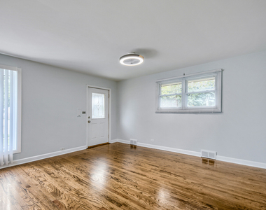 5004 Lee Street - Photo Thumbnail 3