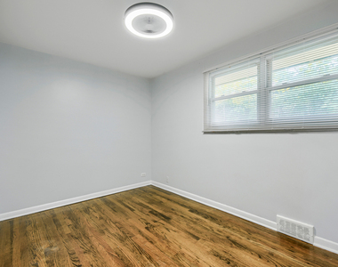 5004 Lee Street - Photo Thumbnail 8