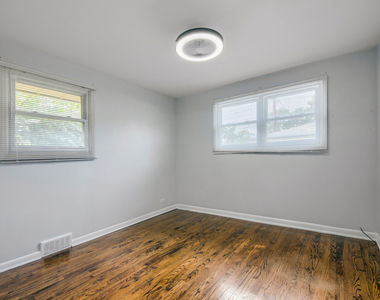 5004 Lee Street - Photo Thumbnail 7