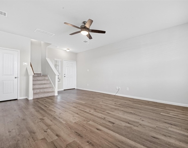 4818 Blue Jacaranda Way - Photo Thumbnail 5