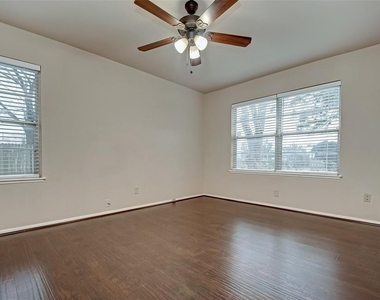 8518 Forum Drive - Photo Thumbnail 11