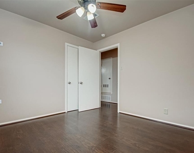 8518 Forum Drive - Photo Thumbnail 10