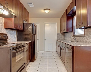 8518 Forum Drive - Photo Thumbnail 2