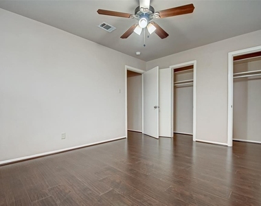8518 Forum Drive - Photo Thumbnail 12